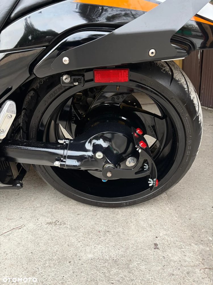 Suzuki Intruder - 38