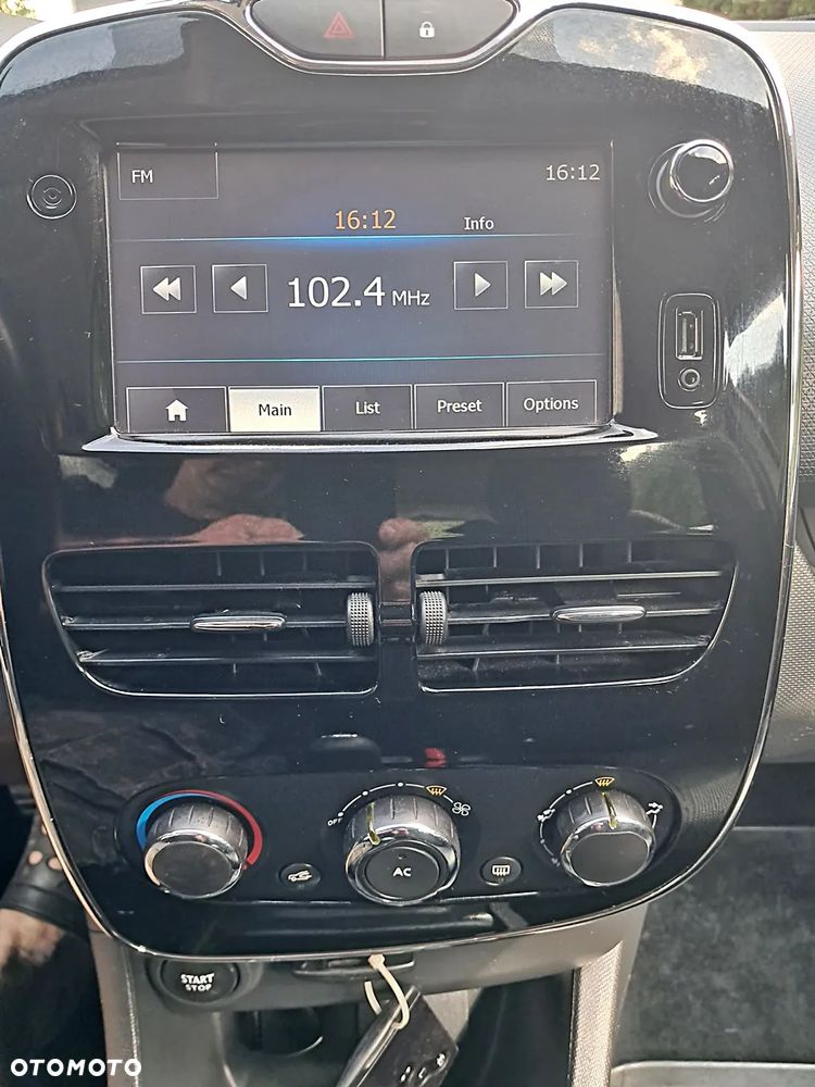 Renault Clio - 24