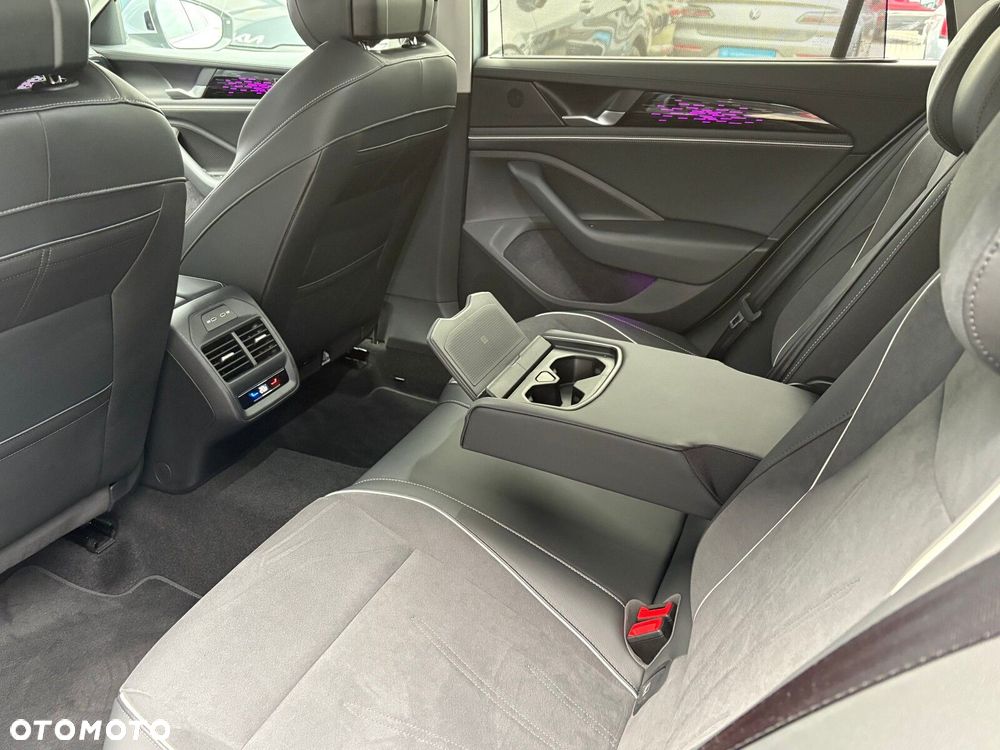 Volkswagen Passat Variant 2.0 TDI EVO Elegance DSG - 17