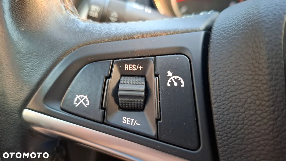 Opel Astra 1.6 Turbo Edition Sport - 24