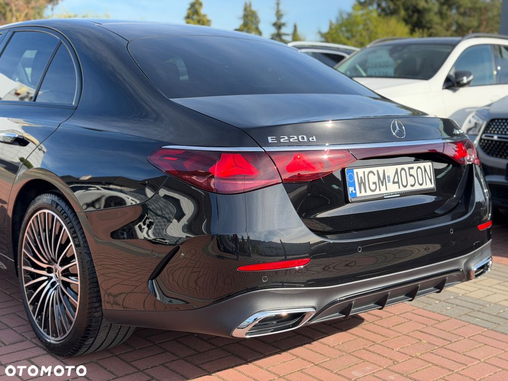 Mercedes-Benz Klasa E 220 d mHEV 4-Matic AMG 9G-Tronic - 32
