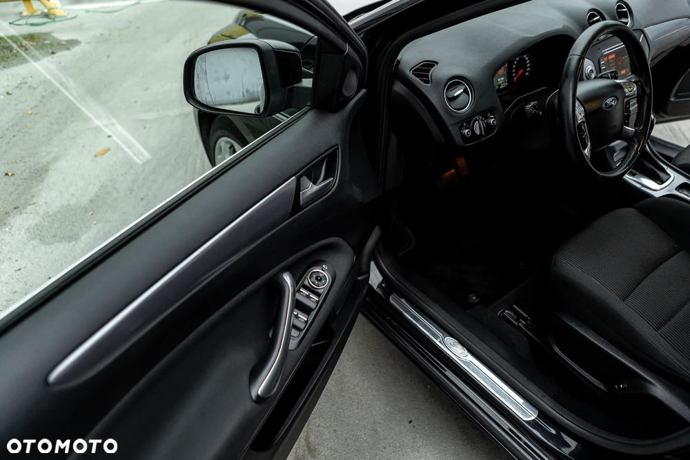 Ford Mondeo - 25