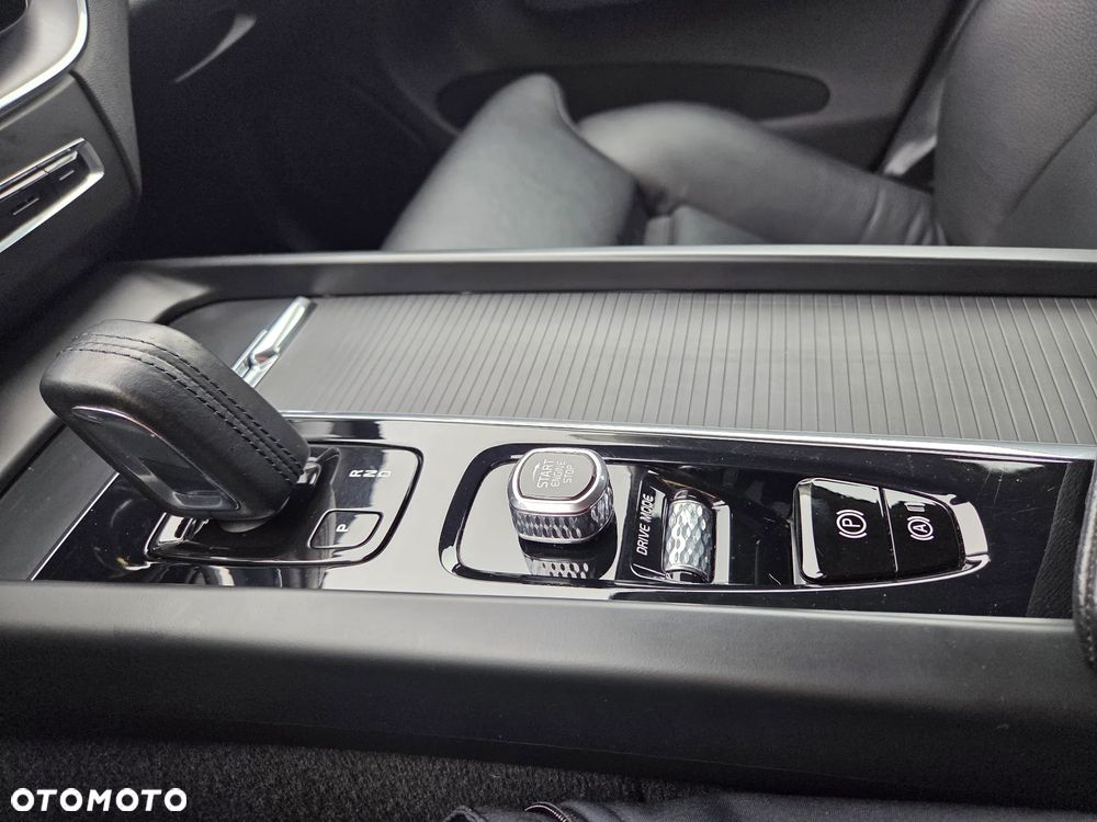 Volvo XC 60 D4 Momentum Pro - 29