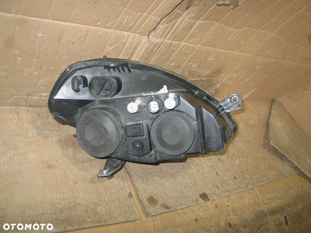 lampa przod lancia ypsilon 2 II lift 06-11r. oryginal europa - 12