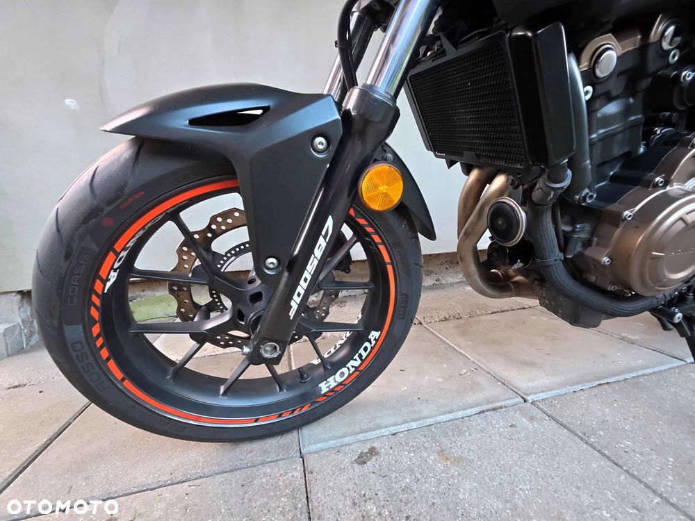 Honda CB - 12