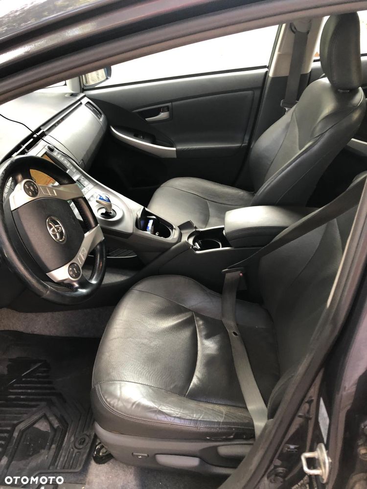 Toyota Prius - 4