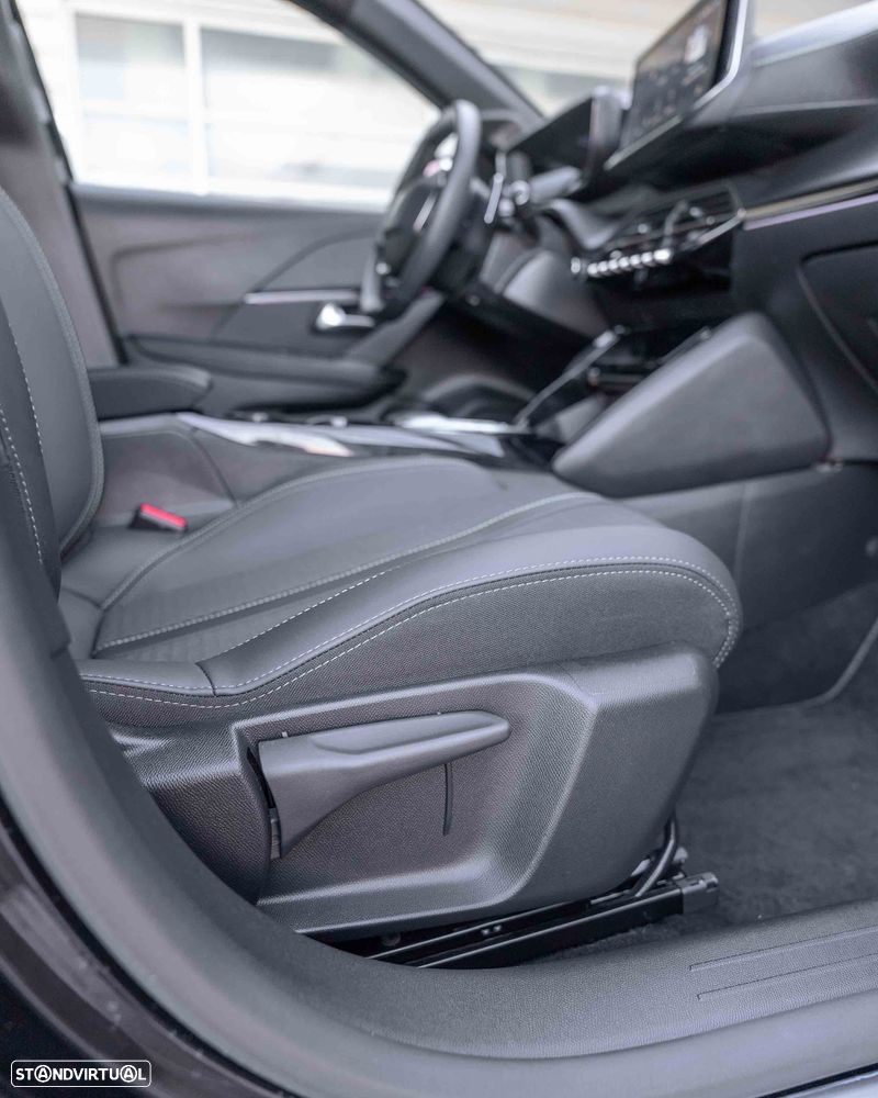 Peugeot 208 1.2 Hybrid GT e-DCS6 - 33