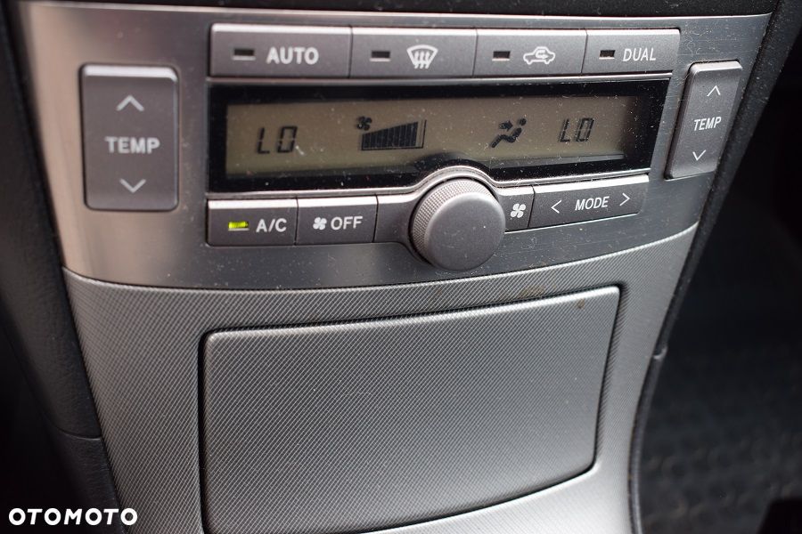 Toyota Avensis 2.0 D-4D Sol plus+NAVI - 14