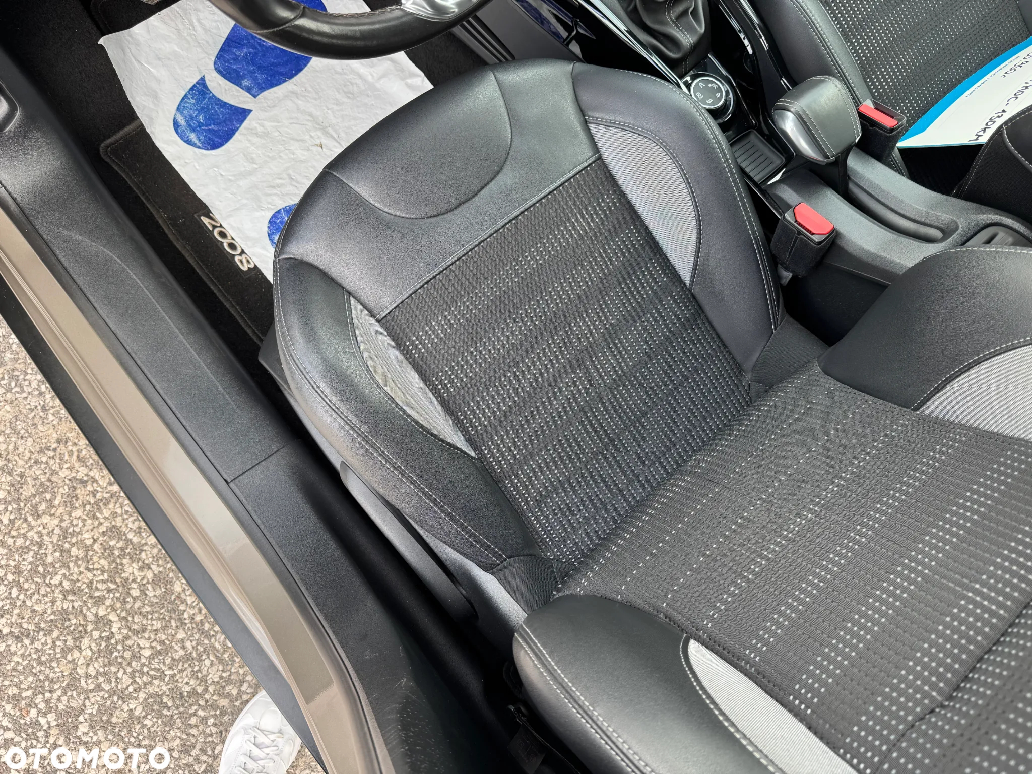 Peugeot 2008 1.2 PureTech Allure Pack S&S - 32
