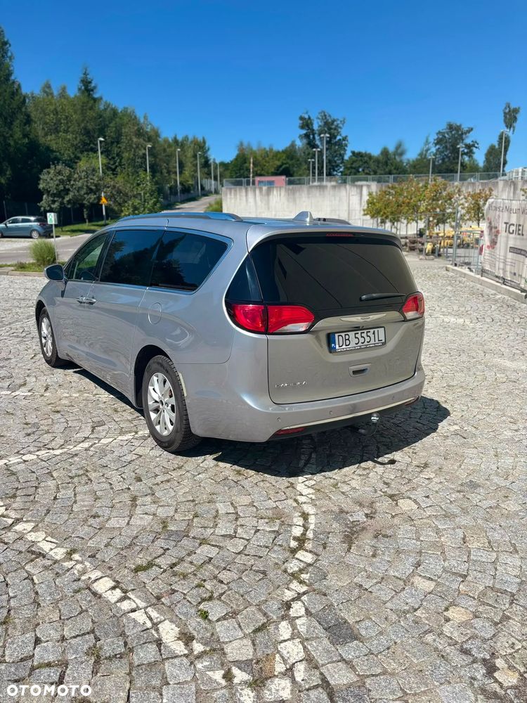 Chrysler Pacifica - 5