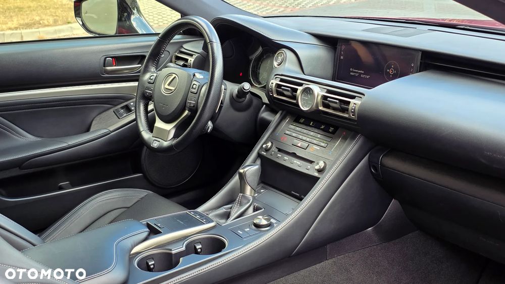 Lexus RC 200t / 300 F Sport - 17