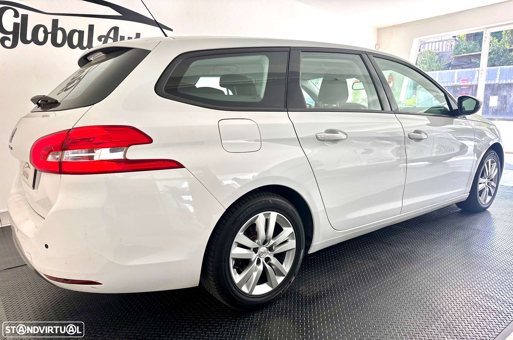 Peugeot 308 SW BlueHDi 120 EAT6 Stop & Start Allure - 9