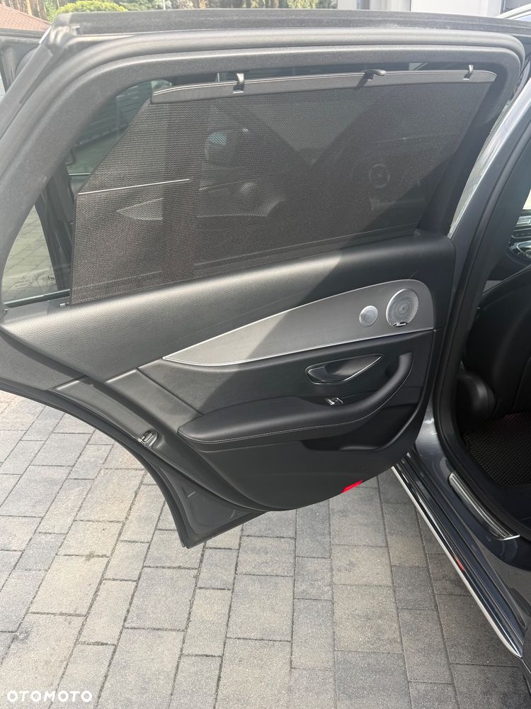 Mercedes-Benz Klasa E 220 d 4-Matic 9G-TRONIC - 13
