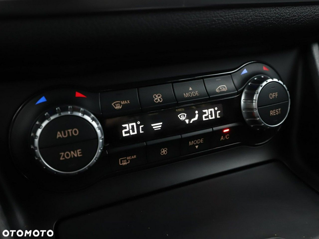 Mercedes-Benz GLA - 26