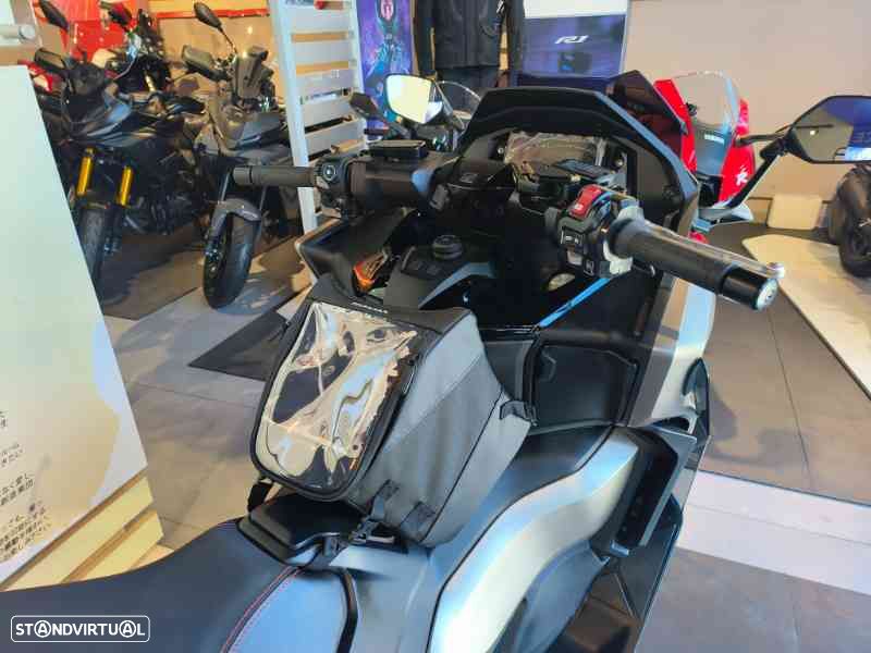 Honda Forza 750 - 4