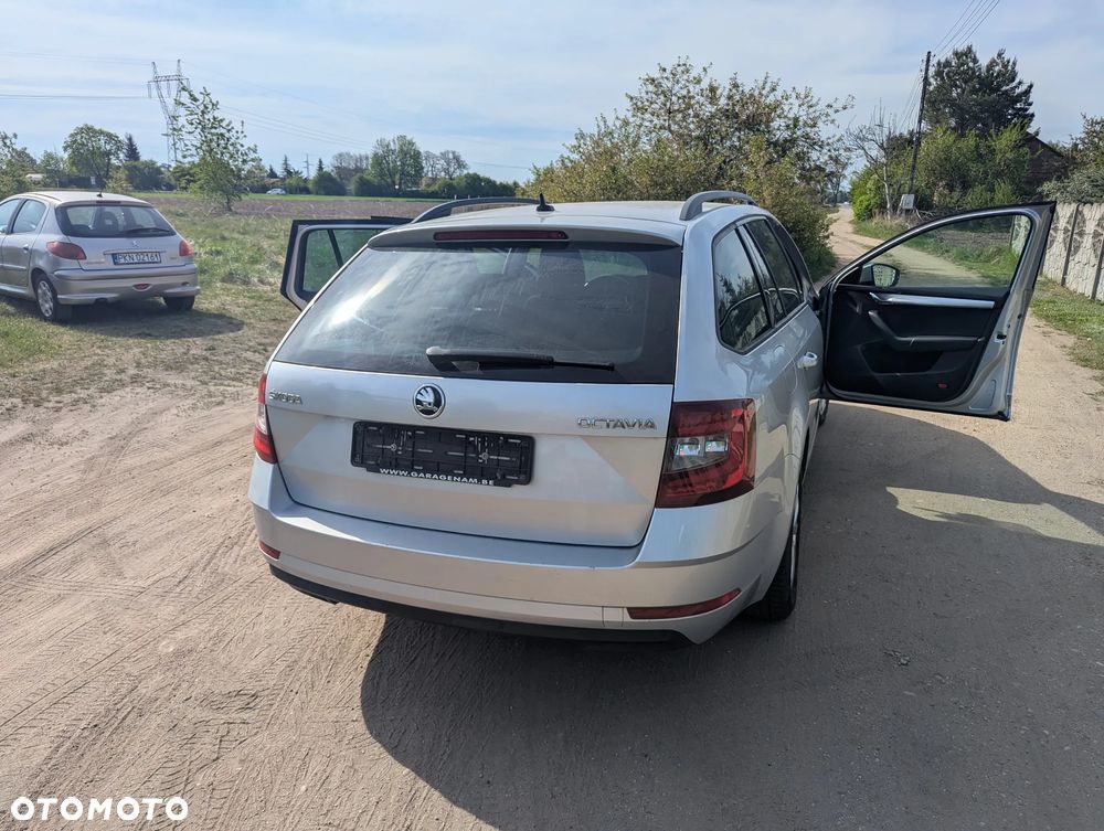 Skoda Octavia 1.6 TDI DSG Ambition - 13