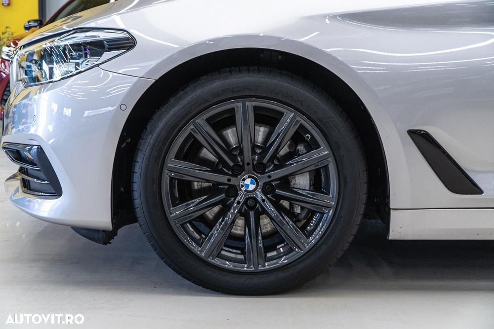BMW Seria 5 530i Aut. Sport Line - 35