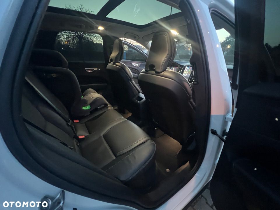 Volvo XC 60 T8 AWD Recharge Ultimate Dark - 33