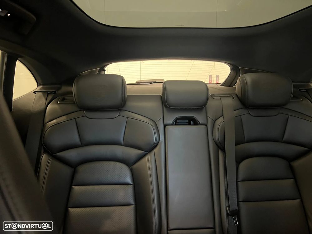 Porsche Taycan Cross Turismo 4 - 29