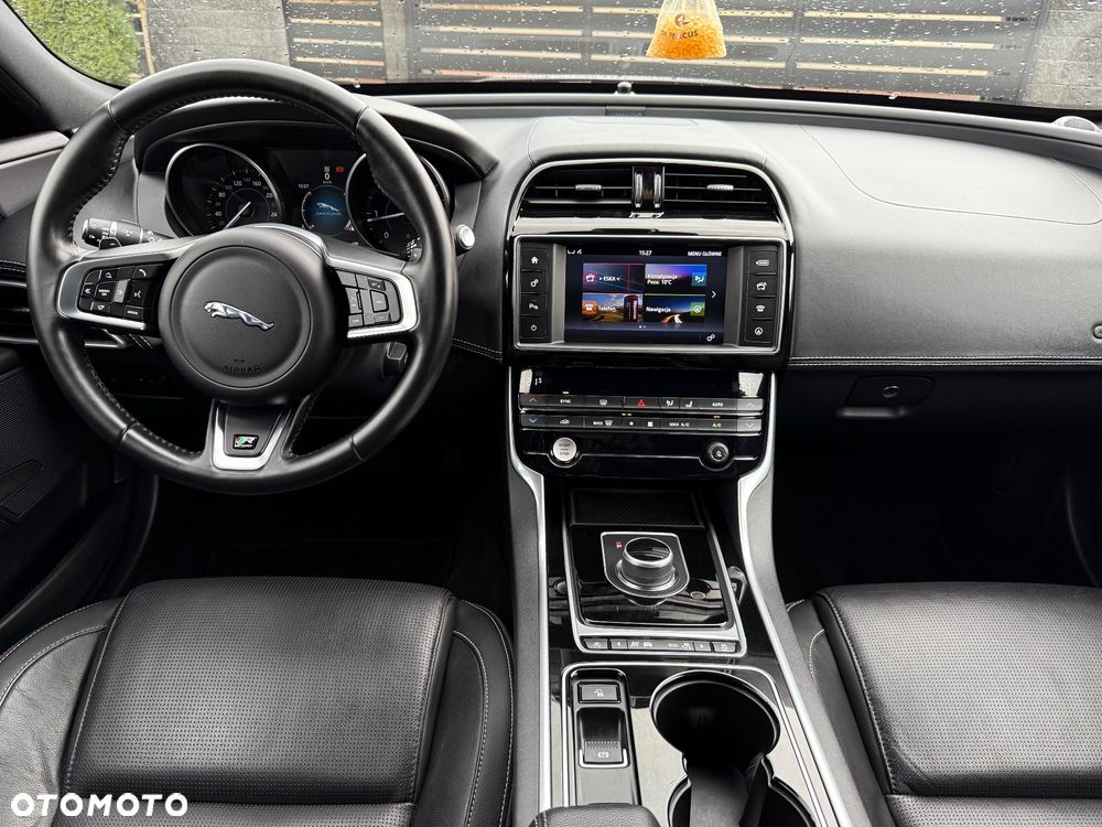 Jaguar XE 20d AWD R-Sport - 31