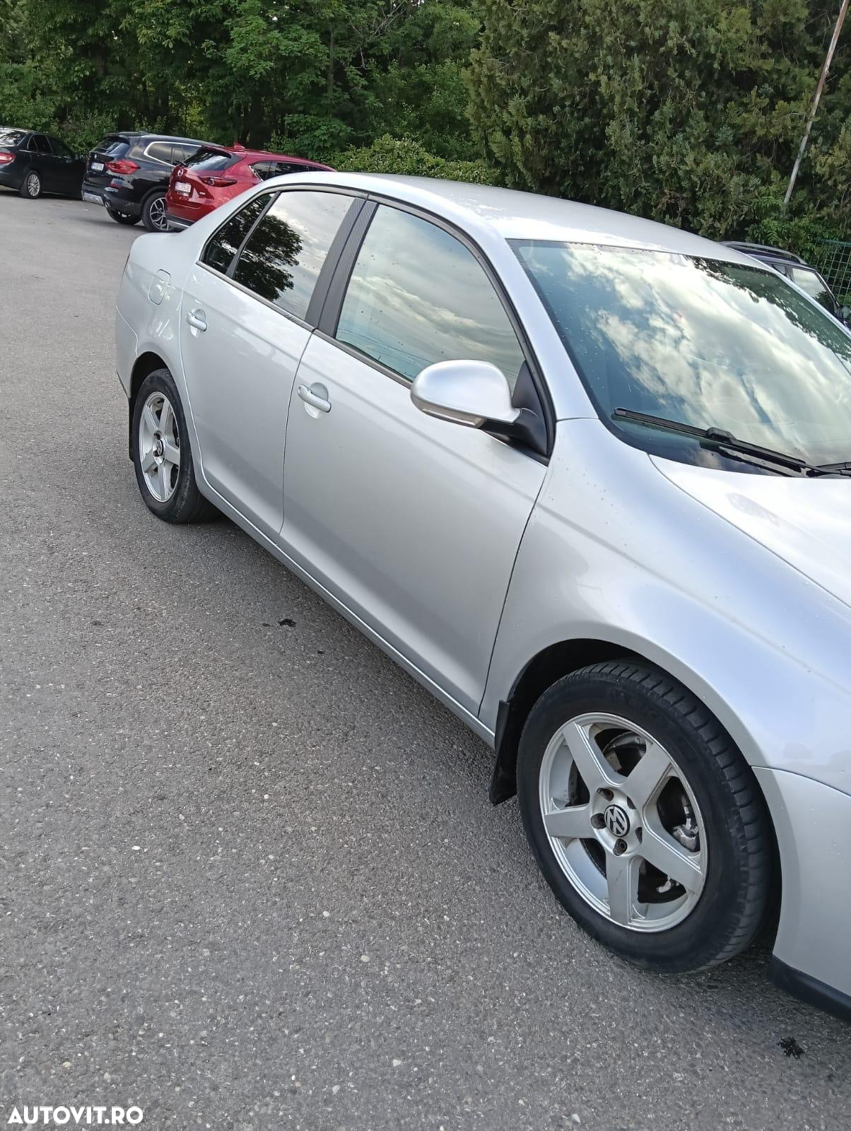 Volkswagen Jetta 1.6 Comfortline - 4