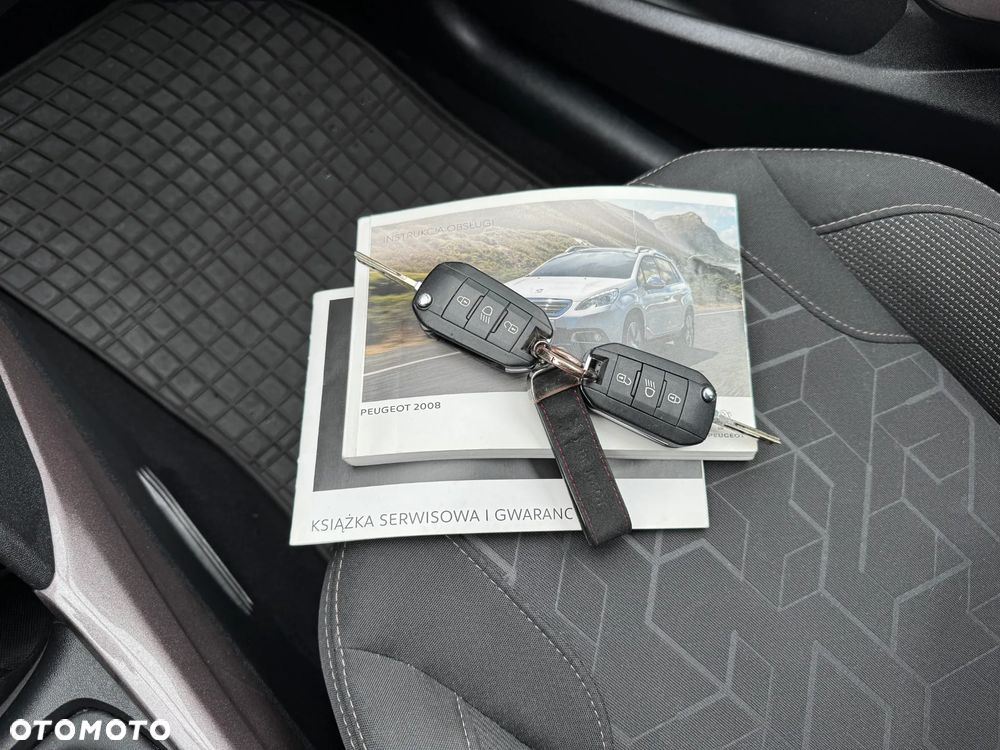 Peugeot 2008 1.2 Pure Tech Style S&S - 28