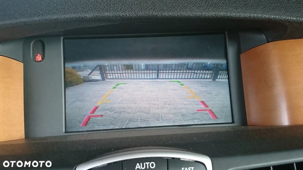 Renault Laguna 3.5 V6 Initiale - 13