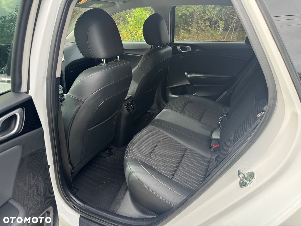 Kia Ceed 1.6 CRDi SCR L Business Line DCT - 26