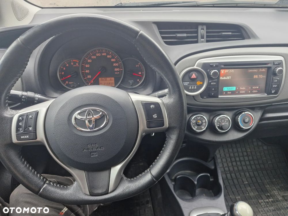 Toyota Yaris 1.4 D-4D Premium - 10
