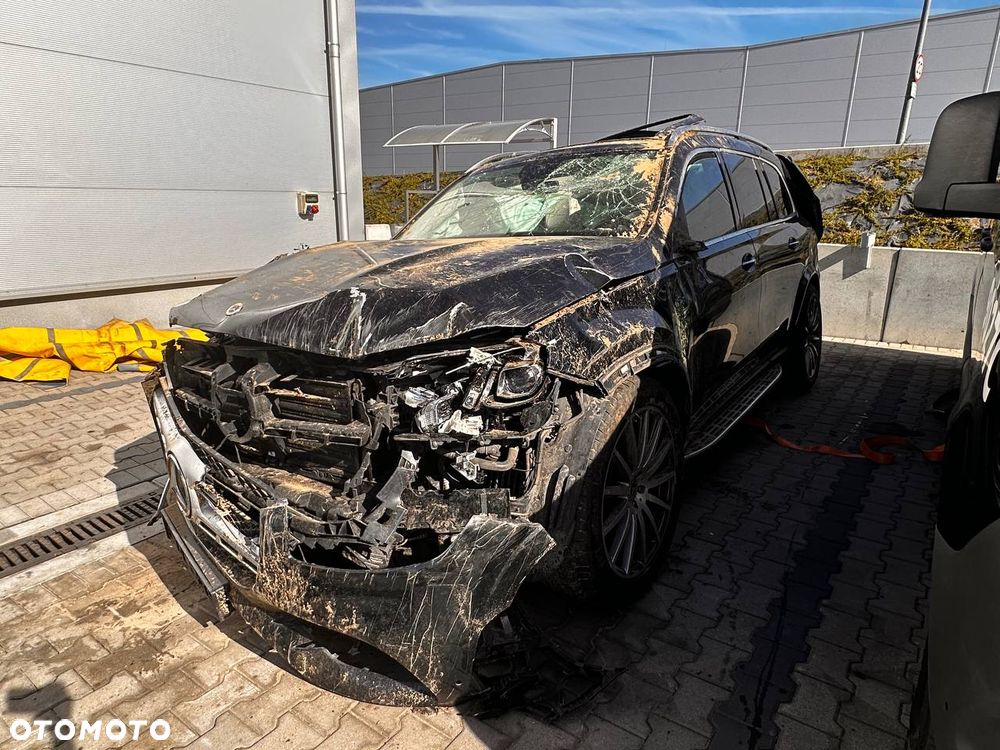 Mercedes-Benz GLS - 1