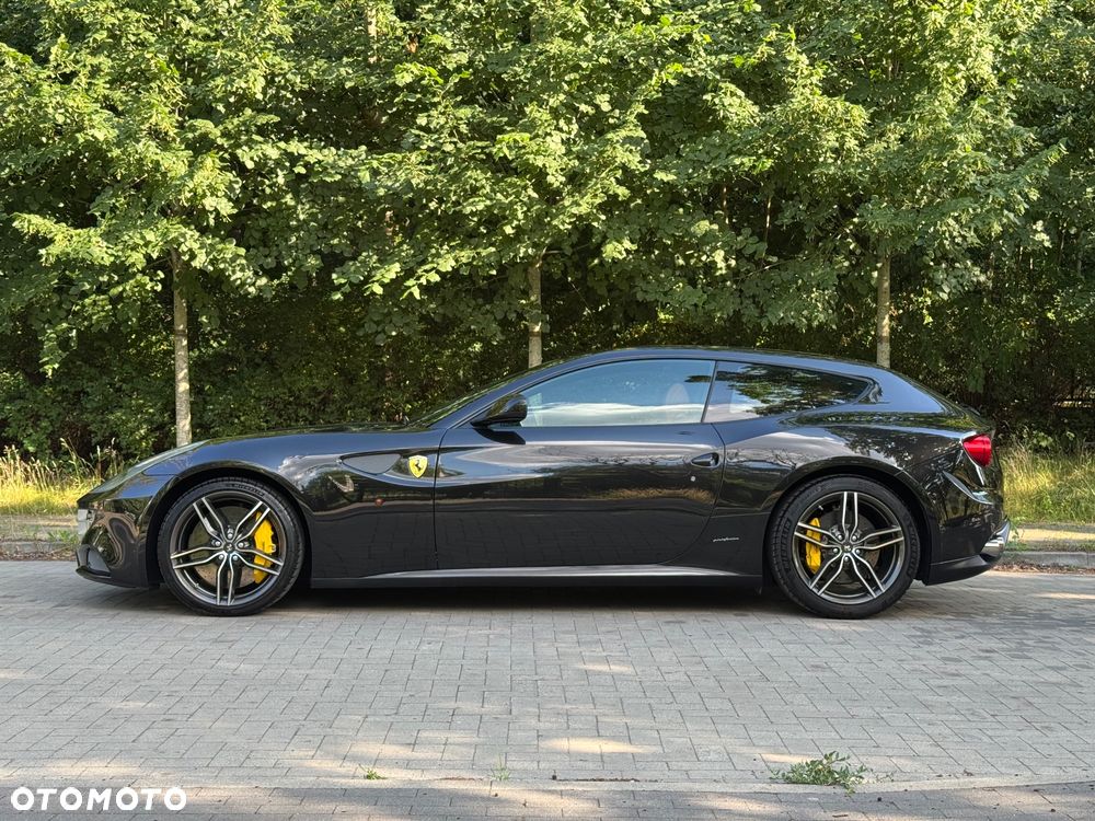 Ferrari FF - 8