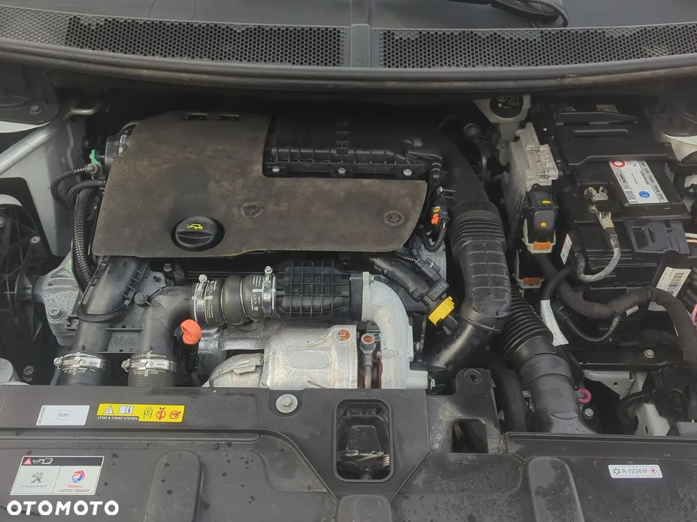 Peugeot 5008 1.6 BlueHDI Allure S&S EAT6 - 20