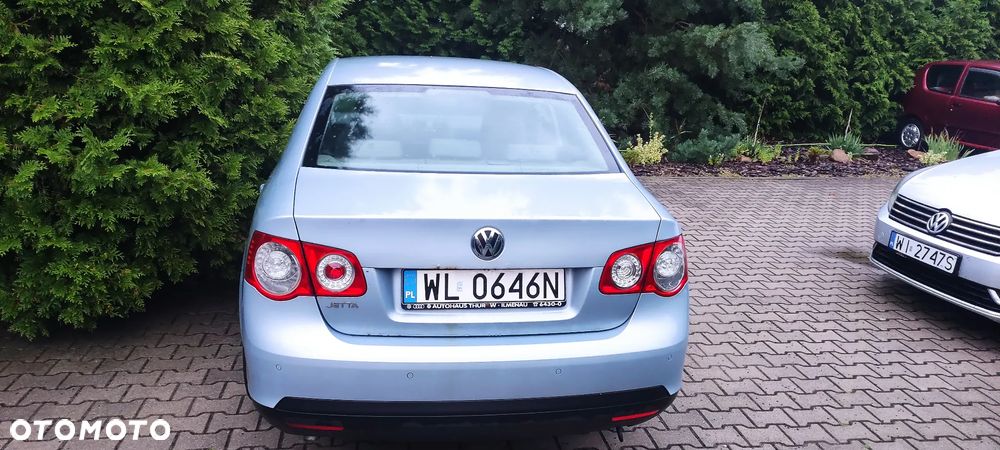 Volkswagen Jetta 1.6 Trendline - 4