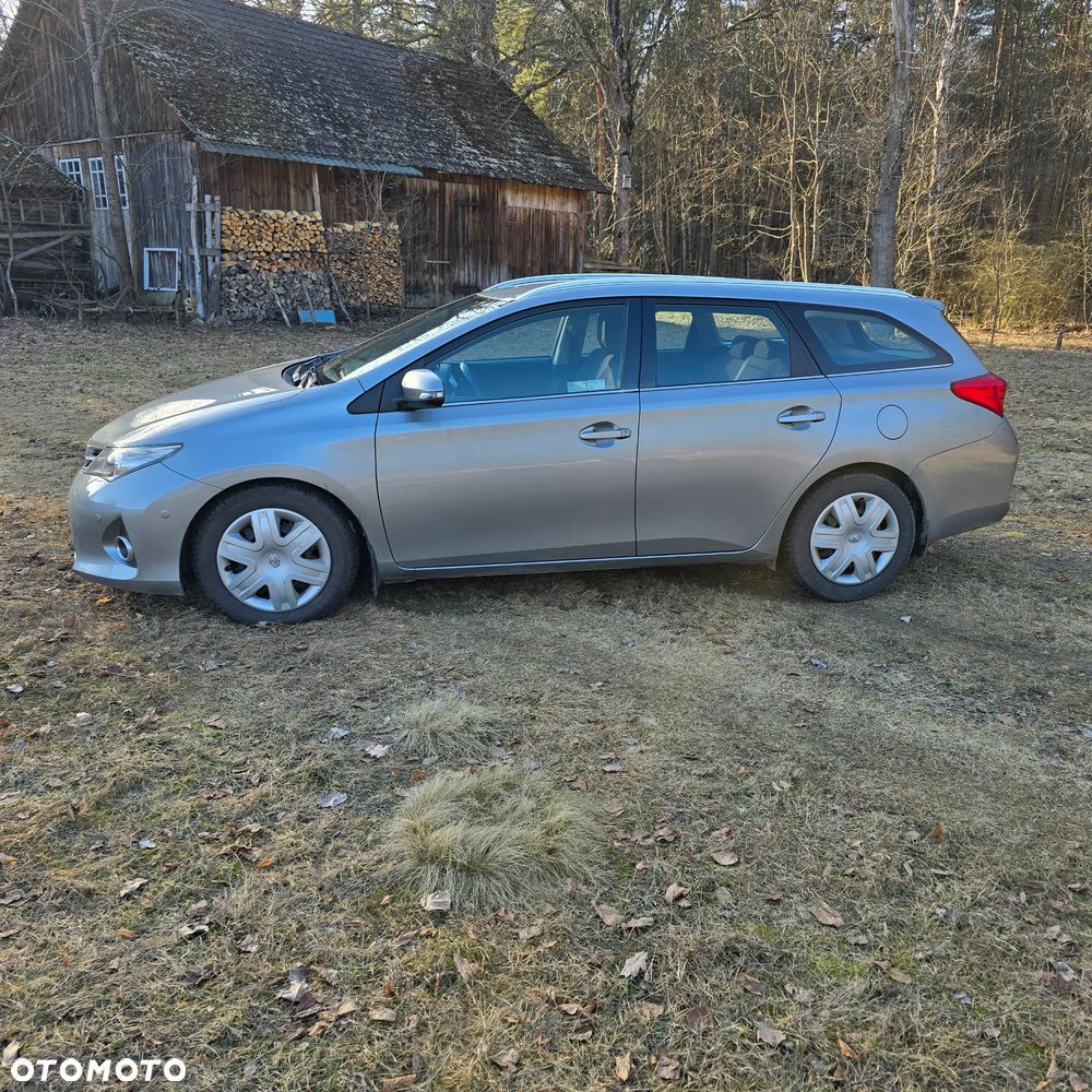 Toyota Auris 2.0 D-4D Premium - 2