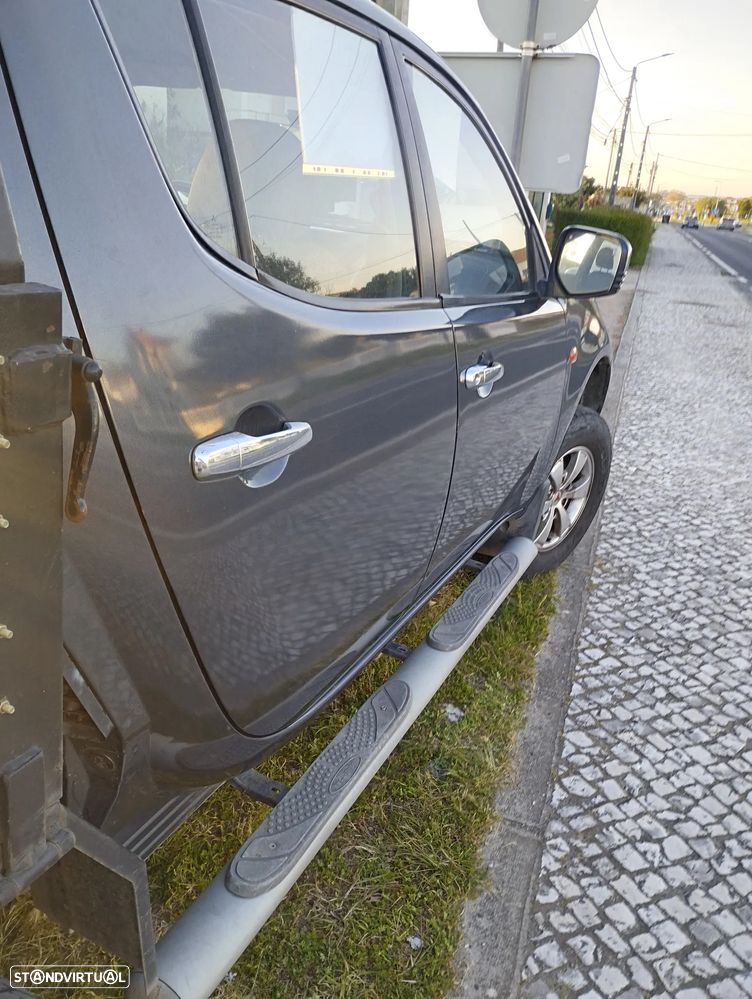 Mitsubishi L200 2.5 DI-D CD Invite AC+ABS - 11