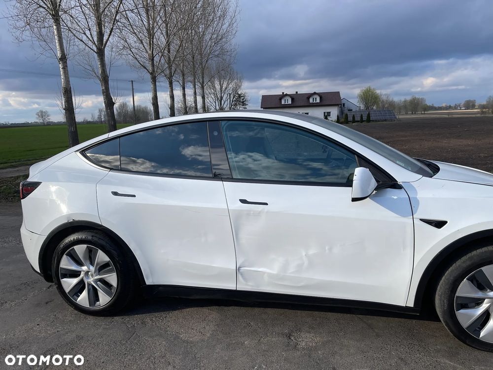 Tesla Model Y Standard - 32