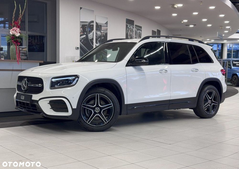 Mercedes-Benz GLB - 1