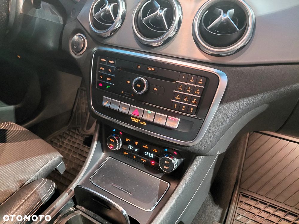 Mercedes-Benz GLA 200 7G-DCT Urban - 20