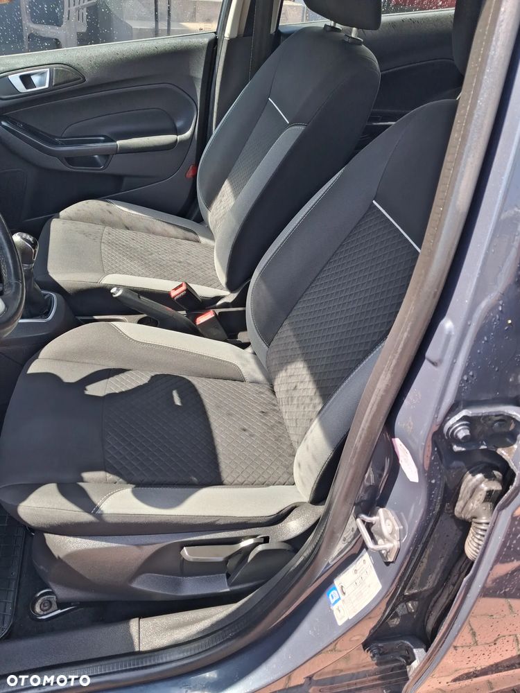 Ford Fiesta - 12