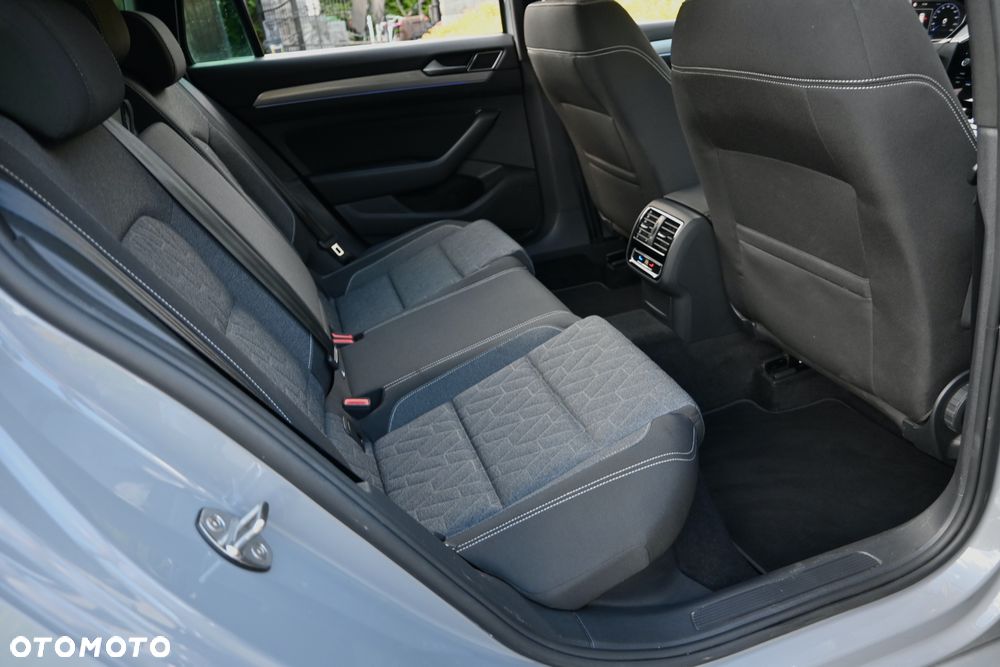 Volkswagen Passat 2.0 TDI SCR DSG Business - 29
