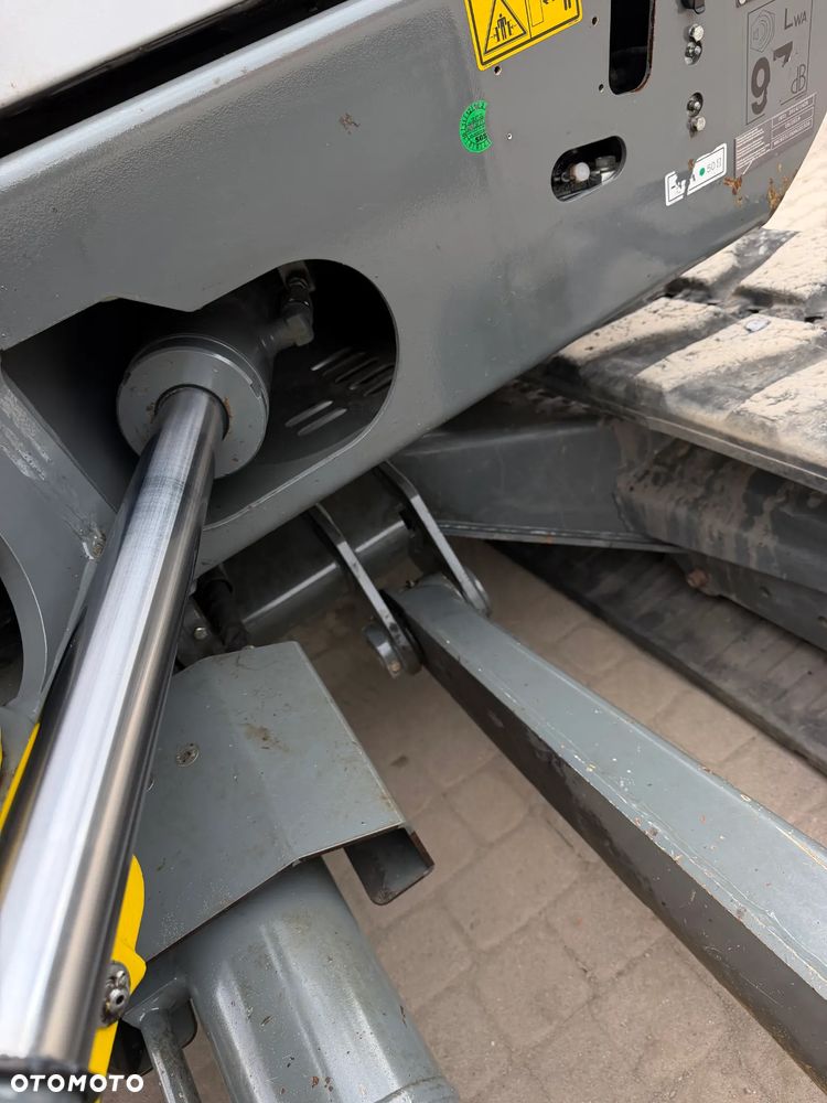 Wacker Neuson EZ53 Koparka Gąsienicowa 5,5 Tony. 2020 rok. 1772 mtg. Jak Nówka z salonu! ani deka luzów czy wycieków! Pochodzi z Gospodarstwa Norweskiego! Aktualne serwisy DEKRA BMWT 2027r. 2 łyżki. Silnik PERKINS 4 cyl. 52km. Maszyna Full wypasiona! Bogata wersja Norweska! Klima. Szybkozłącze Hydrauliczne. OKAZJA. Pełny Oryginał historia do sprawdzenia w Wacker autoryzowany! 4 sekcje Hydrauliczne. Po serwisach eksploatacyjnych. Ani Deka luzów i wycieków - 19