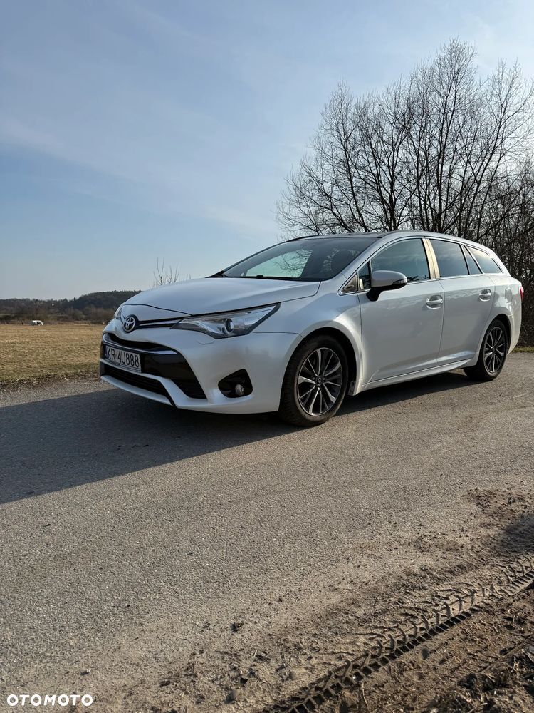 Toyota Avensis 2.0 D-4D Premium - 18