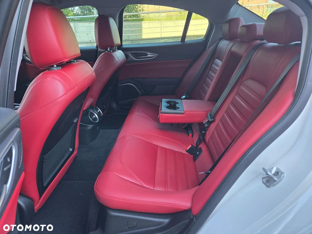Alfa Romeo Giulia 2.0 Turbo 16V AT8 Veloce Ti - 26