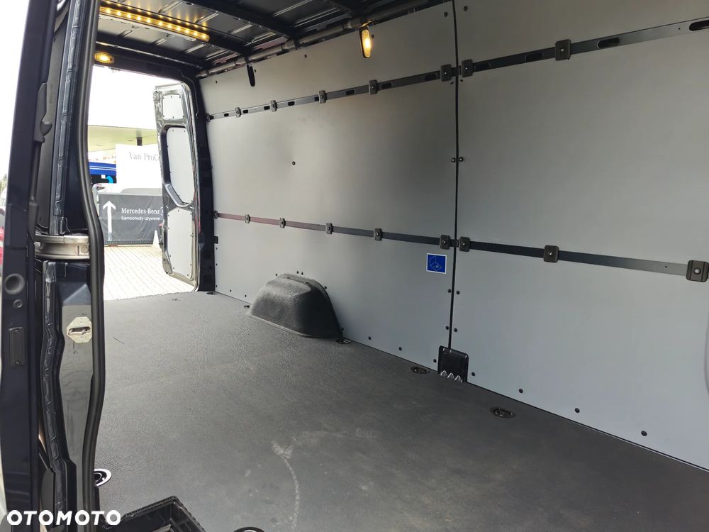 Mercedes-Benz Sprinter - 9