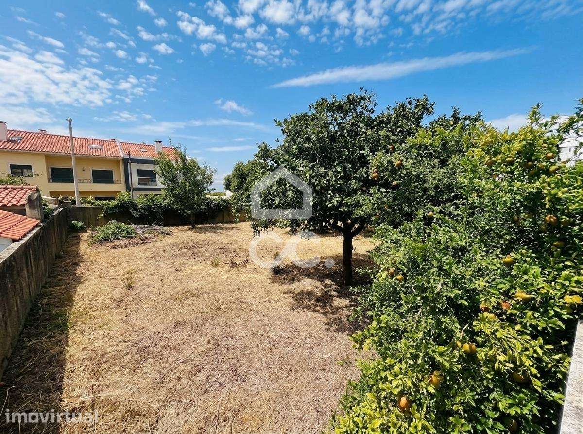 Terreno para Construção de 4 Moradias com Loteamento Aprovado no Pened - Grande imagem: 5/35
