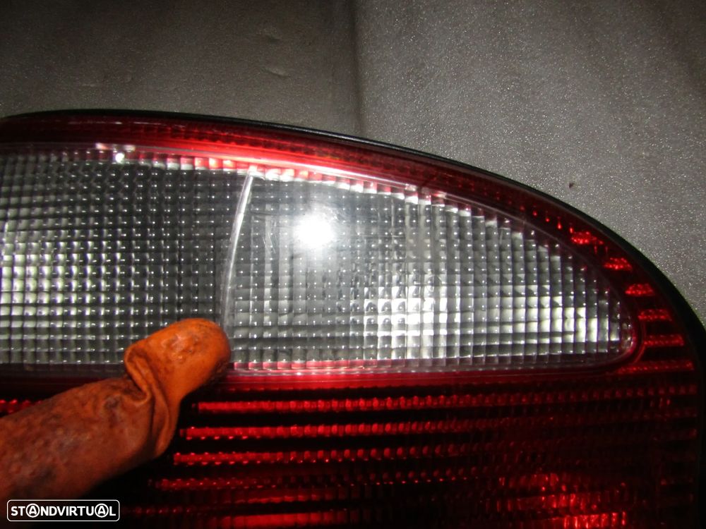 Farolim tras Citroen Saxo ano 2001 (ver fotos) - 7