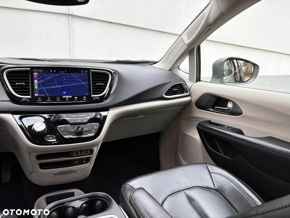 Chrysler Pacifica - 21