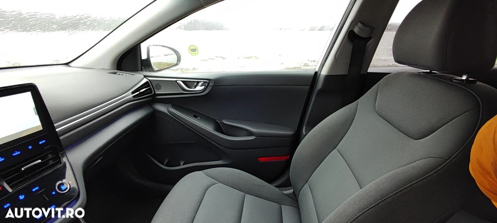 Hyundai IONIQ - 15