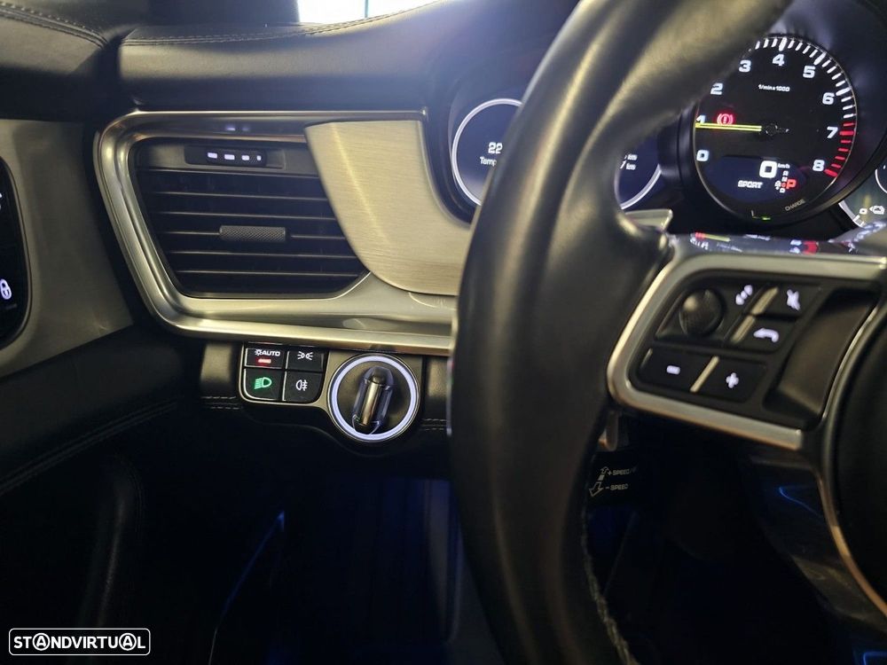 Porsche Panamera 4 E-Hybrid - 11