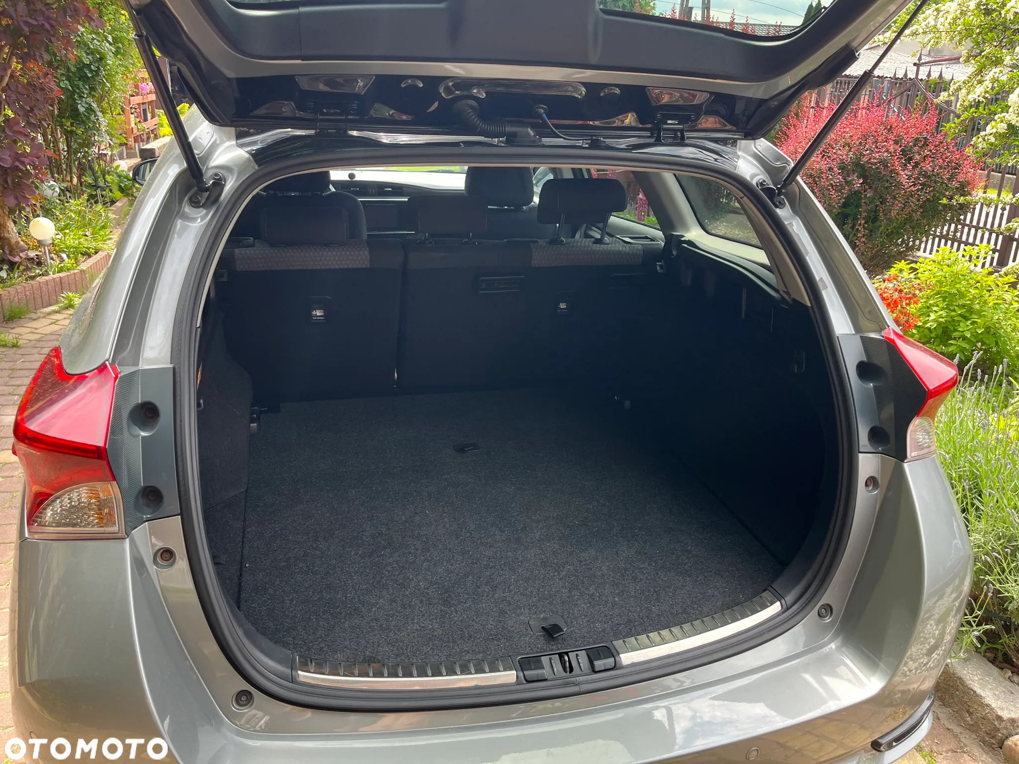 Toyota Auris Hybrid 135 Selection - 11